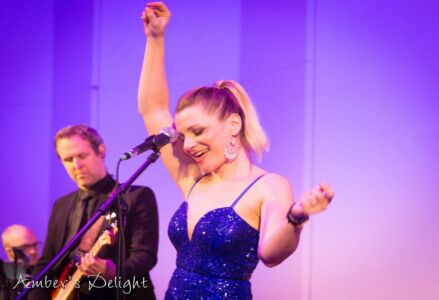 Unsere Band, Sängerin und Gitarrist, bei Tanzmusik Event in Neuss